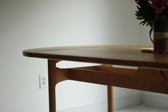 Dinning table in Oak