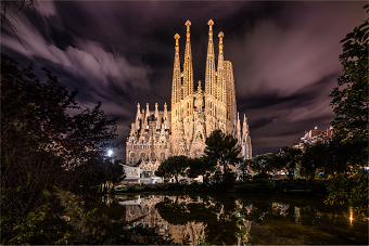Sagrada Familia at night