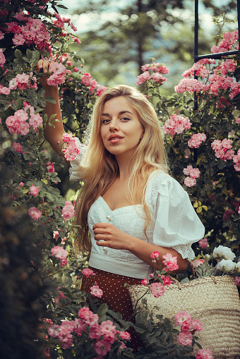 Portraits in roses
