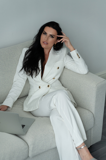 Arina Sprynz Of EME Branding On How To Use Social Media To Grow Your Ecommerce Business
