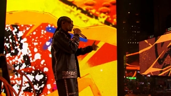 FORTNITE TIMES SQUARE TAKEOVER with Snoop Dogg & Ice Spice | Golden Wolf | Epic Games