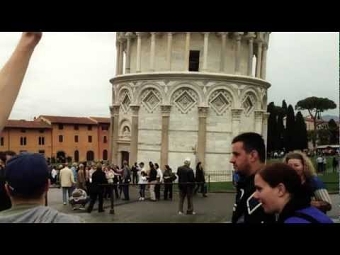  2.5+ Million Views Viral Video: Troll High-Fiving People In Pisa