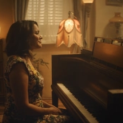 Norah Jones - Carry On